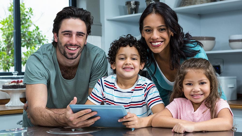 O plano parental é um documento em que vai constar aspectos importantes da rotina dos filhos que possuem guarda compartilhada. Esta é uma forma de manter a rotina da criança e dos pais organizada.