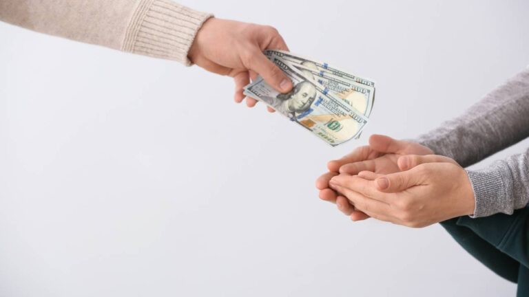 Pagamentos pensão alimentícia a ex-cônjuge.