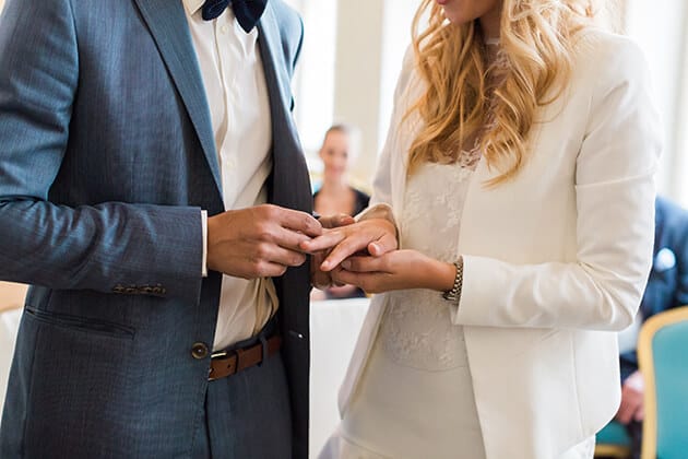 Aos casais: Existe um valor mínimo para a certidão de casamento