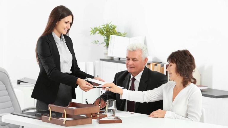 Como a legislação brasileira regula a sucessão e o planejamento sucessório